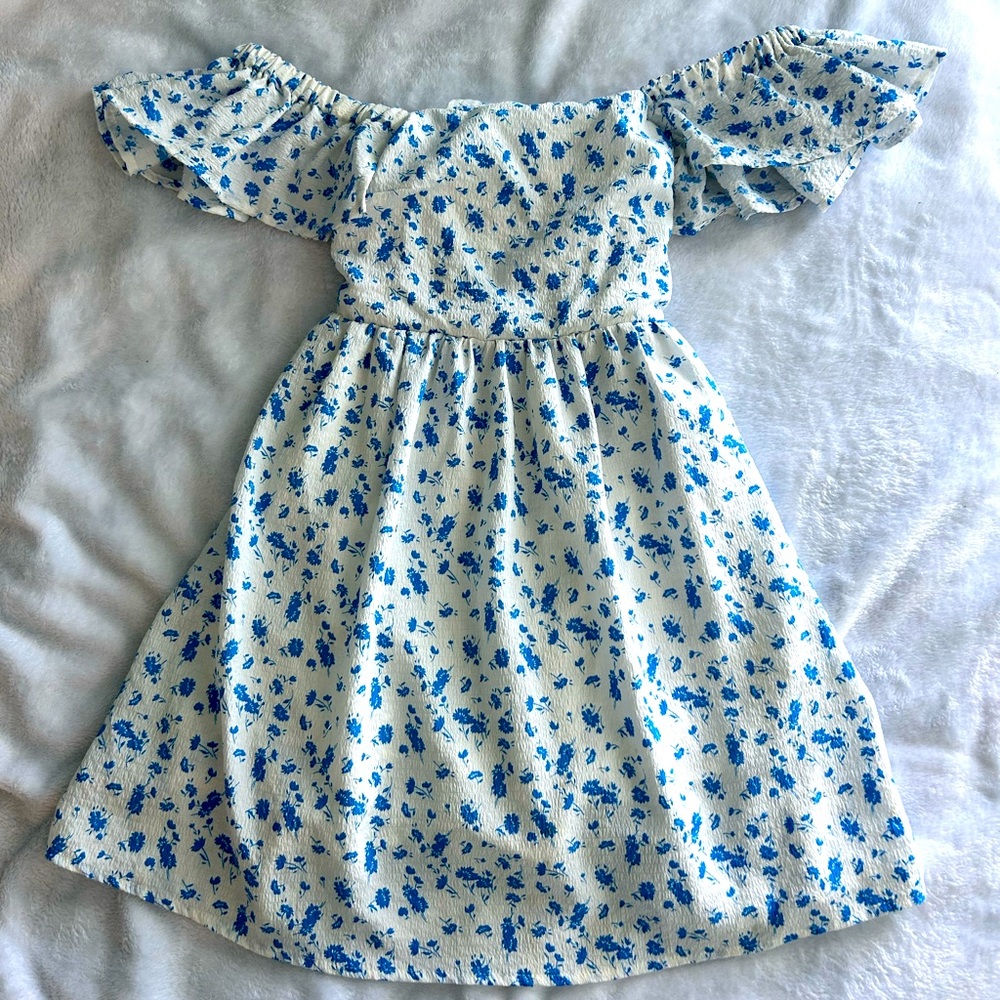 Blue and white flowy short dress